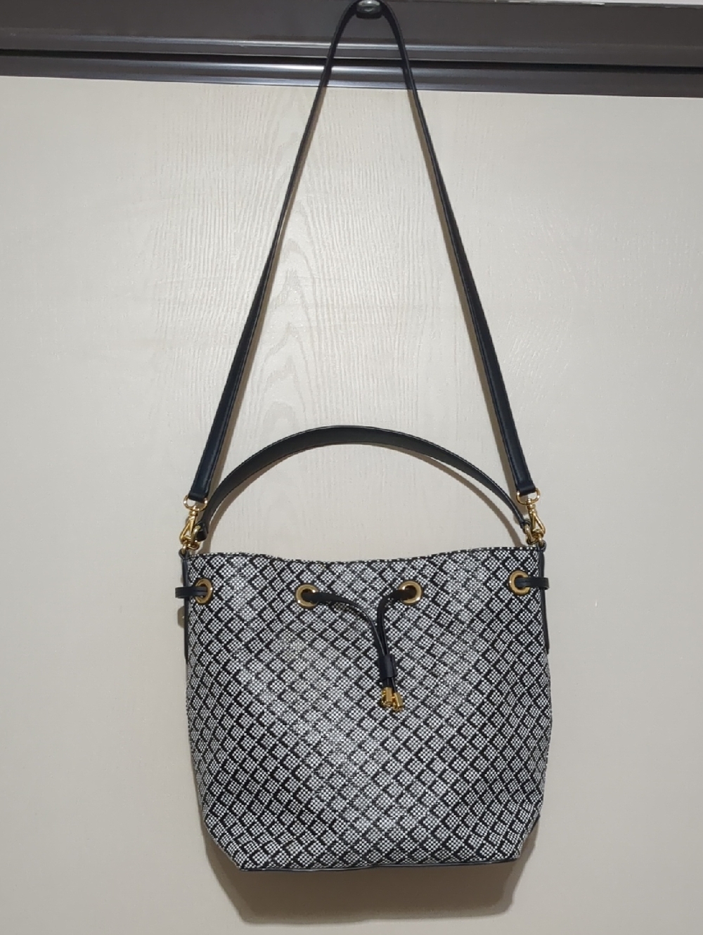 Lauren Ralph Lauren Dryden Debby Drawstring Bucket Black & White Bag - Picture 5 of 13